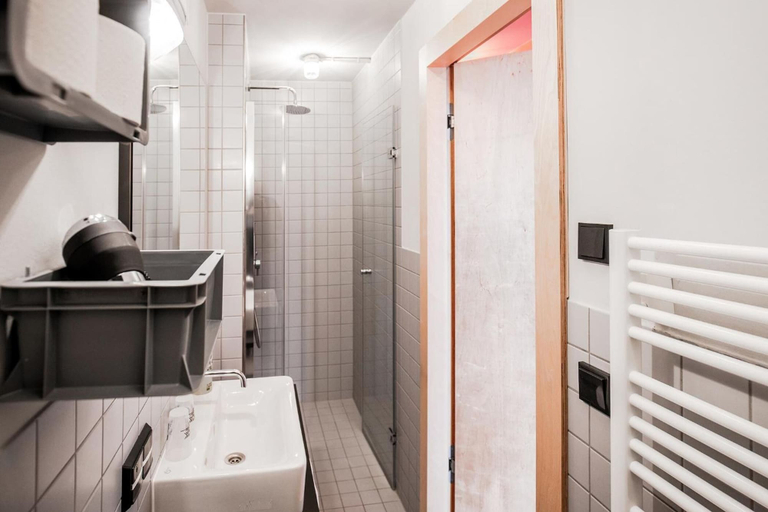 Bathroom 5, DOCK INN Hostel Warnemünde, Rostock