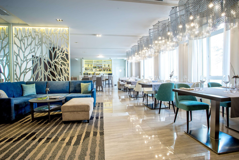 Food & Drinks 5, Ramada Hotel & Suites by Wyndham Novosibirsk Zhukovka, Novosibirskiy rayon
