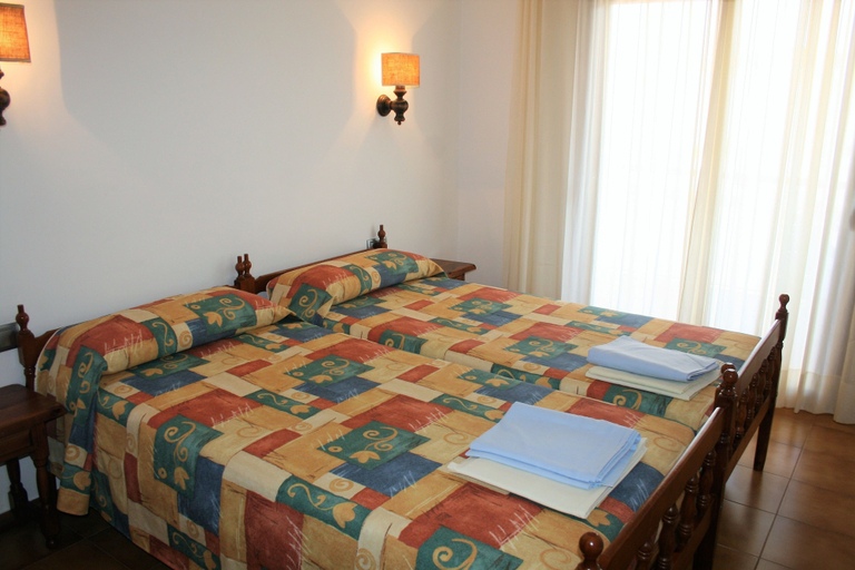 Bedroom 2, Apartaments Les Dunes, Girona