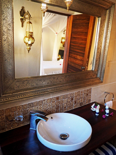 Bathroom 4, Feitoria Boutique Hotel, Mossuril