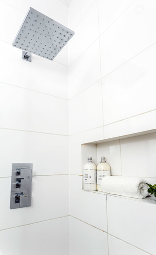 Bathroom 3, Westbourne Grove by Lime Street, London