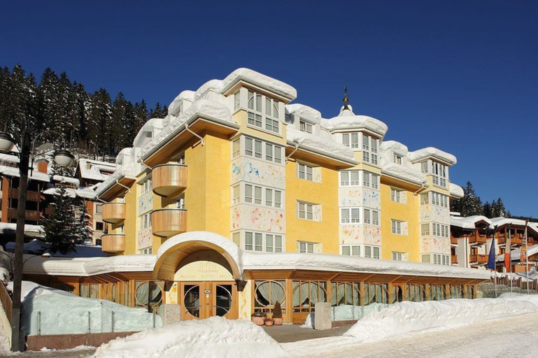 Exterior & Views 1, Alpen Suite Hotel, Trento