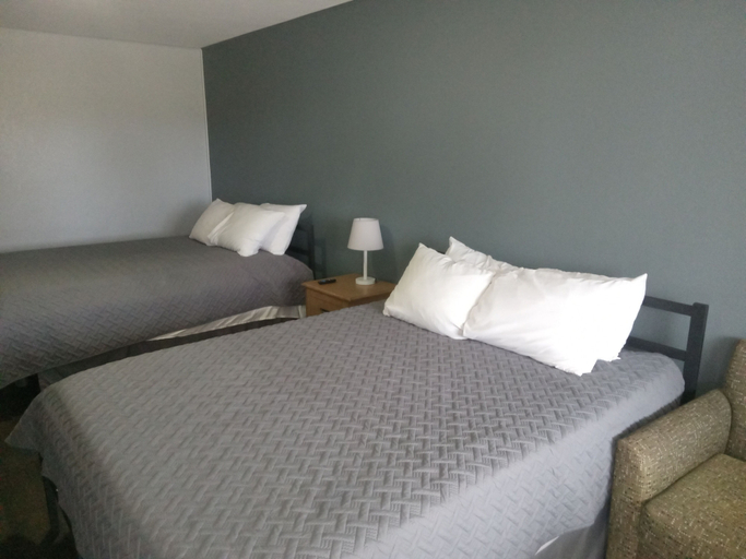 Bedroom 5, Western Hills Motel, Morgan