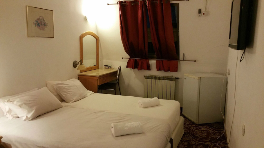 Bedroom 2, Zion Hotel