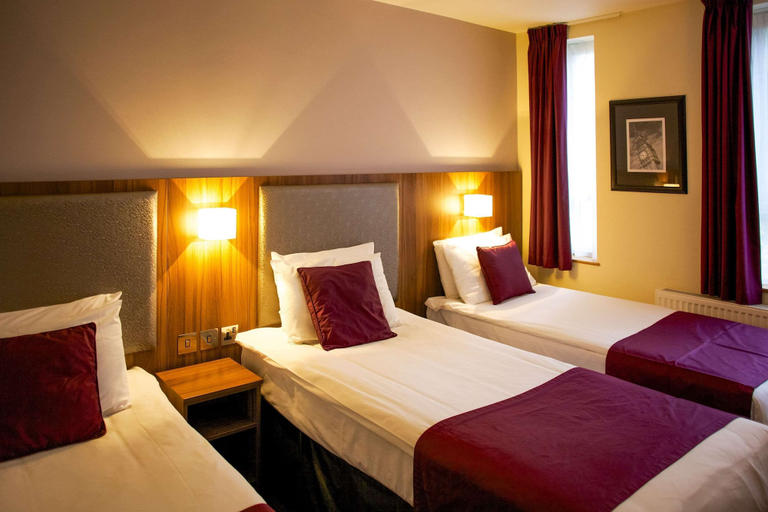 Bedroom 2, Quality Hotel Hampstead, London