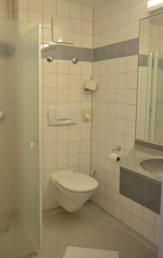 Bathroom 5, Hotel Bergwirt, Ansbach