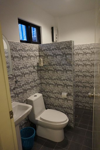 Bathroom 5, Wellbeach Dive Resort, Zamboanguita
