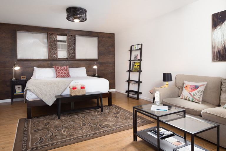Bedroom 2, Hotel Flora & Fauna, Hays