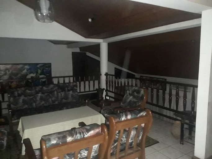 Others 3, Starlite lodge, Tema