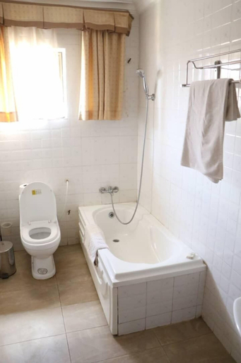 Bathroom 4, Luxury West Hotel, Tema
