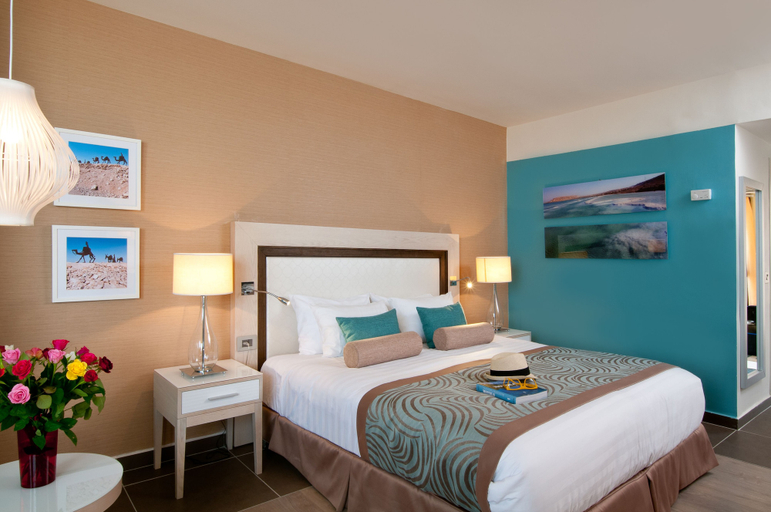Bedroom 4, Herods Dead Sea