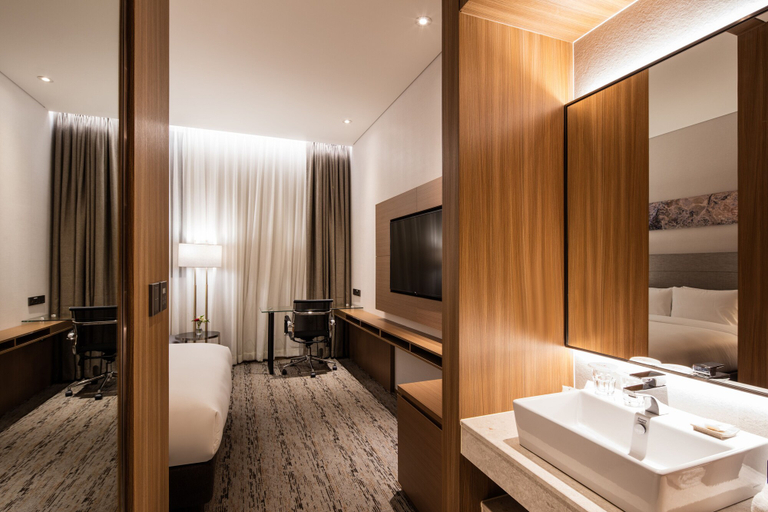 Bathroom 5, Ramada Seoul Sindorim Hotel, Guro