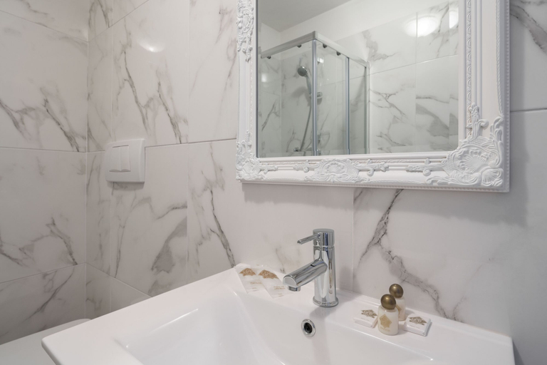 Bathroom 4, Hotel Herion, Venezia