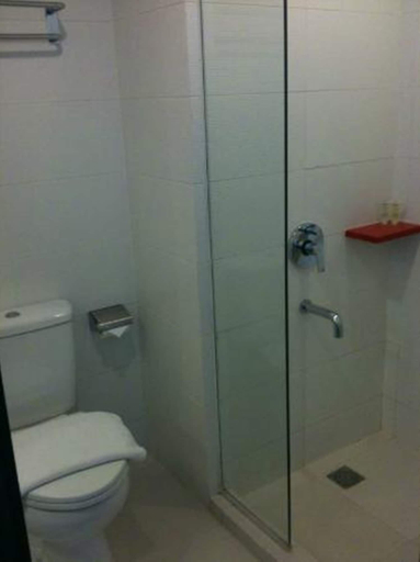 Bathroom 5, Santika Premiere Dyandra Hotel & Convention Medan, Medan