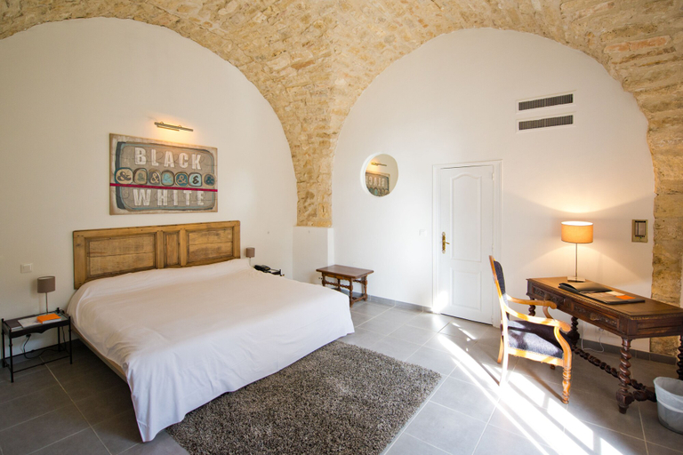 Bedroom 2, Château d'Arpaillargues, Gard