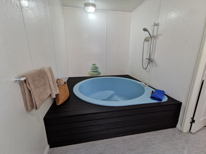 Bathroom 3, Capri on Fenton, Rotorua