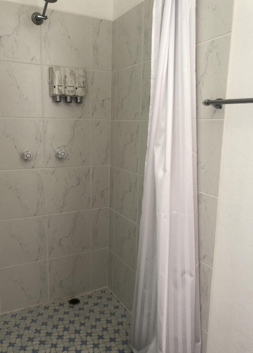 Bathroom 4, Motel Lodge, Rockhampton