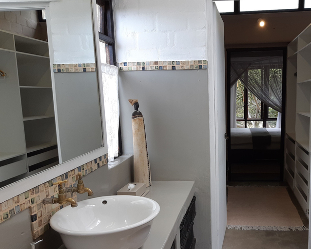 Bathroom 3, Hornbill House, Overberg