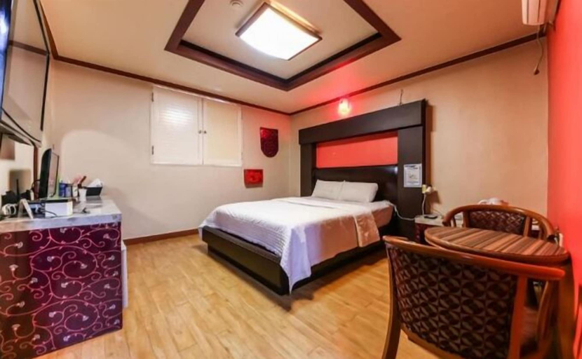 Bedroom 3, Prince Motel, Gwangsan