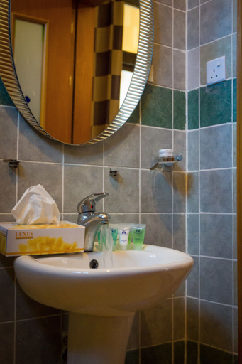 Bathroom, Abla Beach Apartments, Magharibi