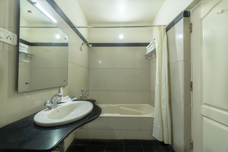 Bathroom 5, Hotel Raj Comforts - Golf View, Bangalore
