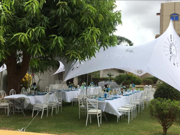 Food & Drinks, Luxury West Hotel, Tema