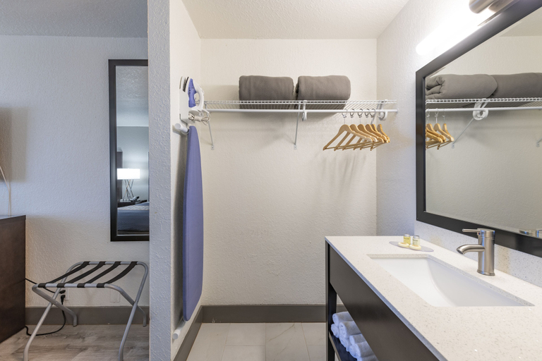 Bathroom 5, Hotel Monreale Express International Drive Orlando, Orange