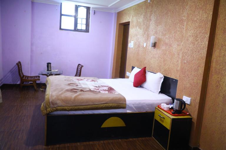 Bedroom 2, Hotel The Woodz, Kangra