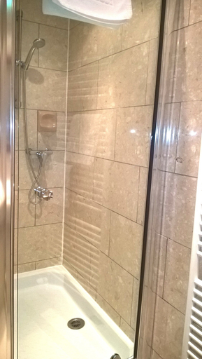 Bathroom 5, La Villa 10, Seine-Maritime