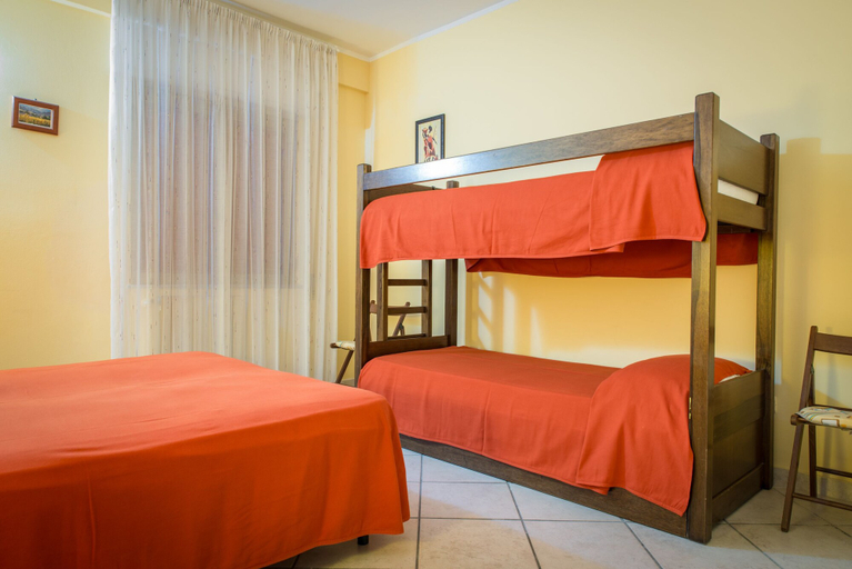 Bedroom 4, B&B Il Girasole, Salerno