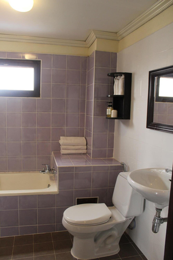 Bathroom 4, Hotel Khamvongsa, Vientiane