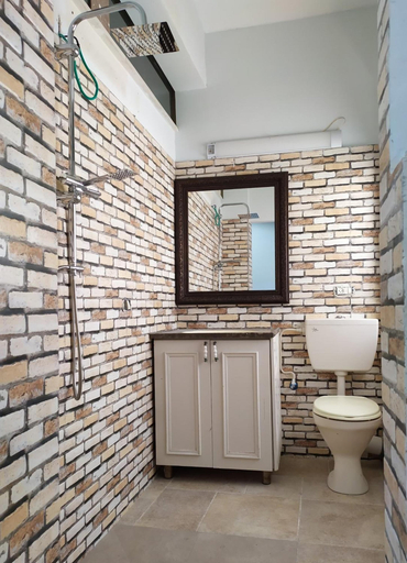 Bathroom 5, Ahuzat Shaul - Studio