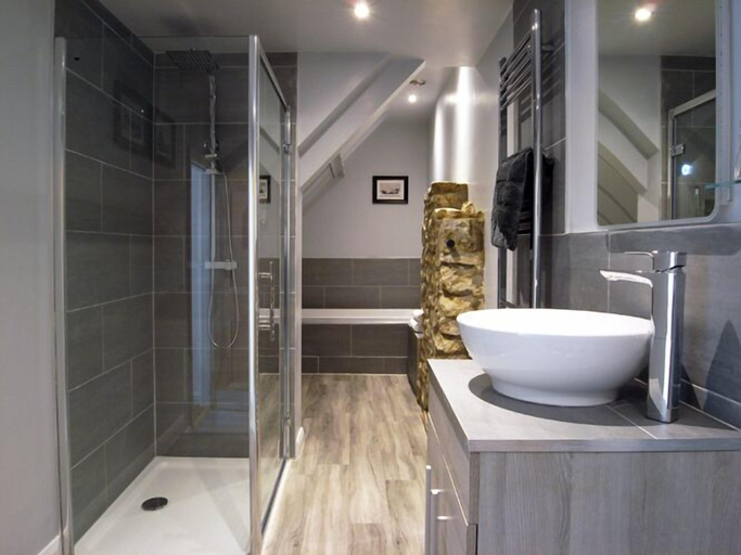 Bathroom 5, The George Inn, Somerset