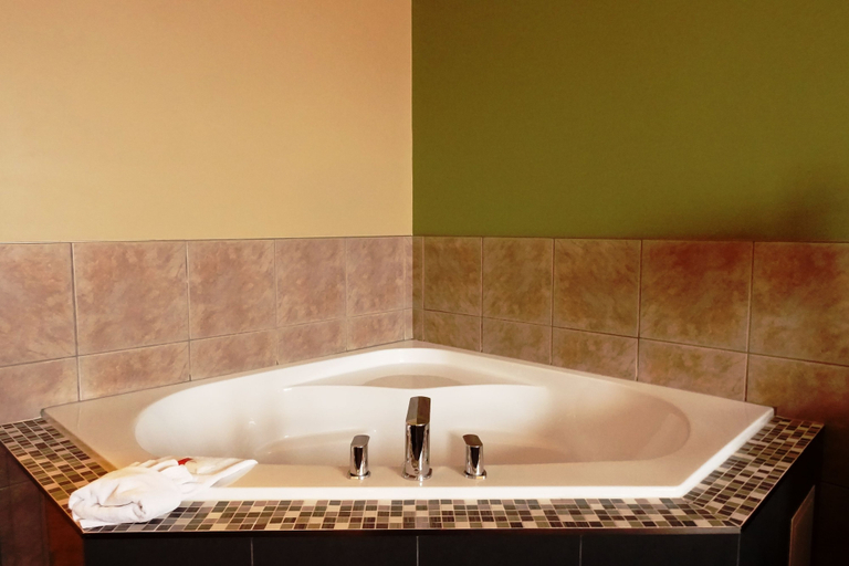 Bathroom 4, Super 8 by Wyndham Regina, Division No. 6