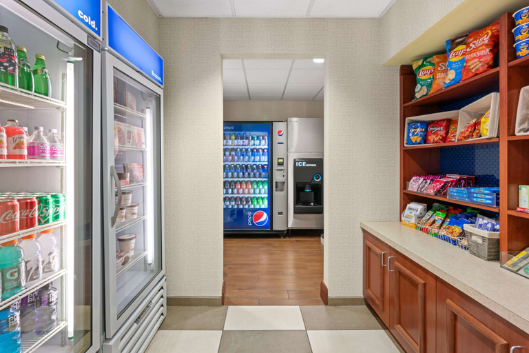Food & Drinks 5, Hampton Inn & Suites Burlington, Skagit