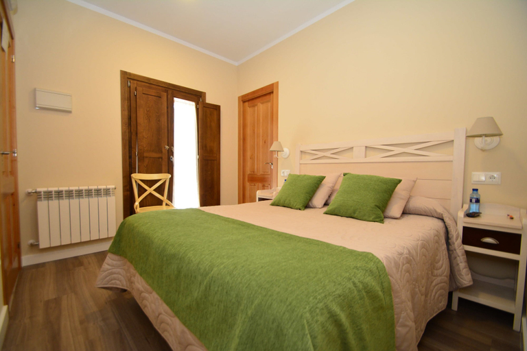 Bedroom 3, Hotel y Apartamentos El Camín, Asturias