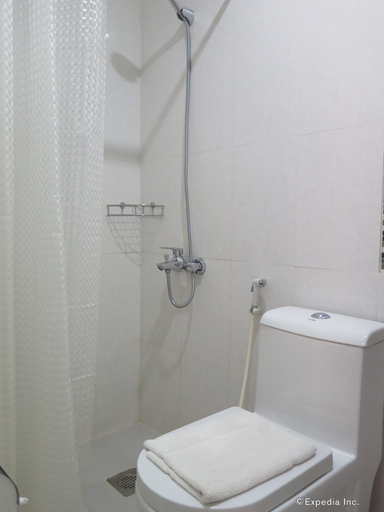 Bathroom 4, 717 Cesar Place Hotel, Tagbilaran City
