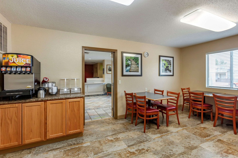 Food & Drinks 5, Econo Lodge Belle Fourche, Butte