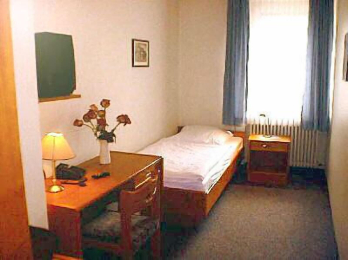 Bedroom 4, Drei Könige Dom Hotel, Köln