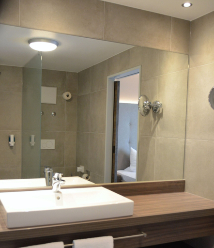 Bathroom 5, Hotel Bergwirt, Ansbach