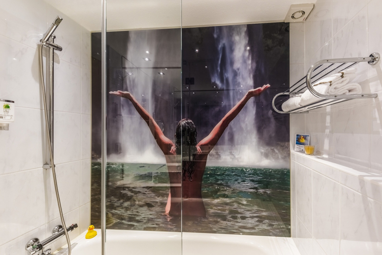 Bathroom 5, Wellings Parkhotel, Wesel