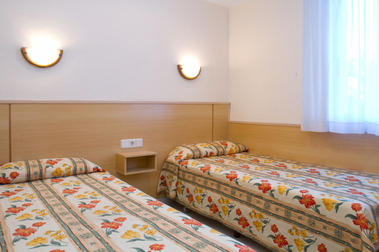 Bedroom 3, Apartamentos Los-Peces-24, Tarragona