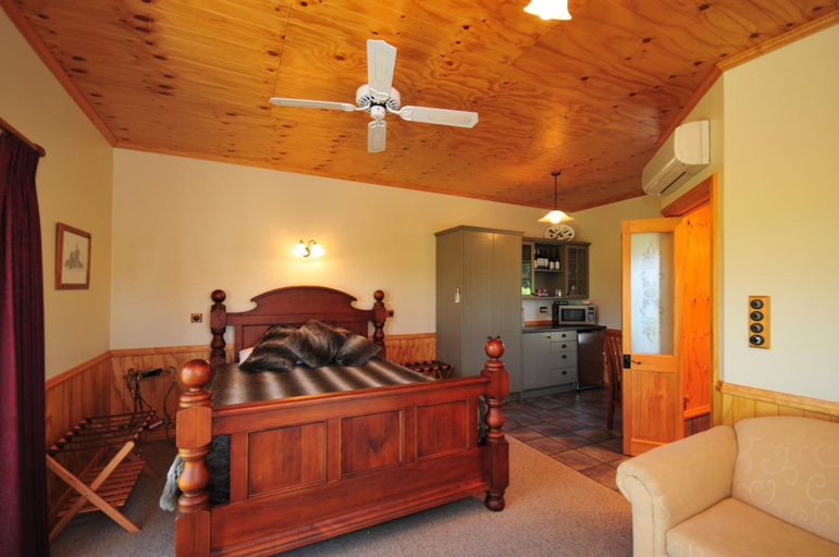 Bedroom 2, River Rock Estate, Central Otago