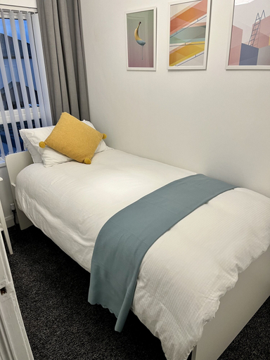 Bedroom 2, Cosy 2-bed House Close to Belfast City Centre, Belfast