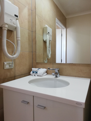 Bathroom 4, Auckland Airport Lodge, Manukau