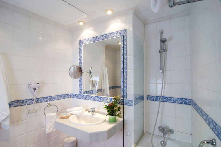 Bathroom 4, Hotel Santo Domingo De Silos, Burgos