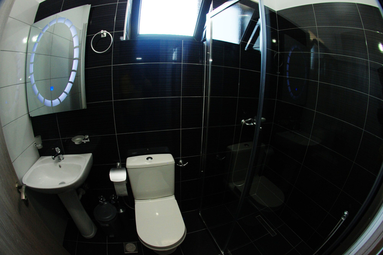 Bathroom 3, Hotel Mesopotami, Delvinës