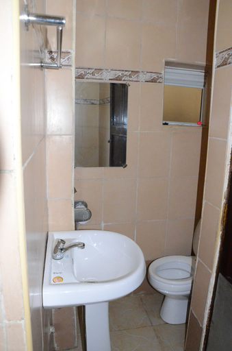 Bathroom 3, Sir Kanja's Hotel, Starehe