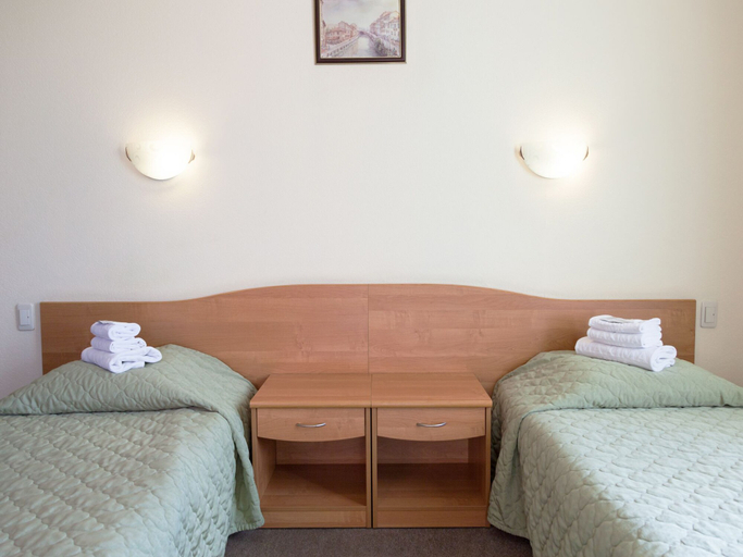 Bedroom 2, Maxima Zarya Hotel, Northern