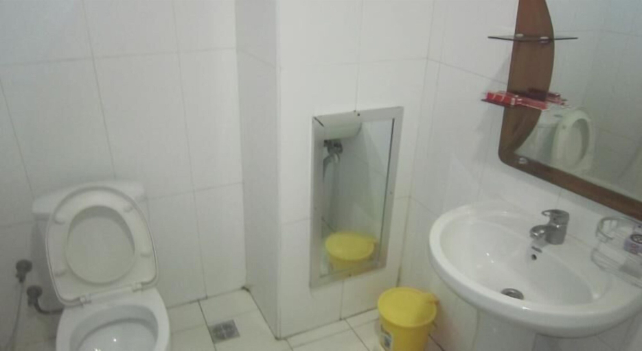 Bathroom, Cross Way Executive Hotel - CWE, Ilala